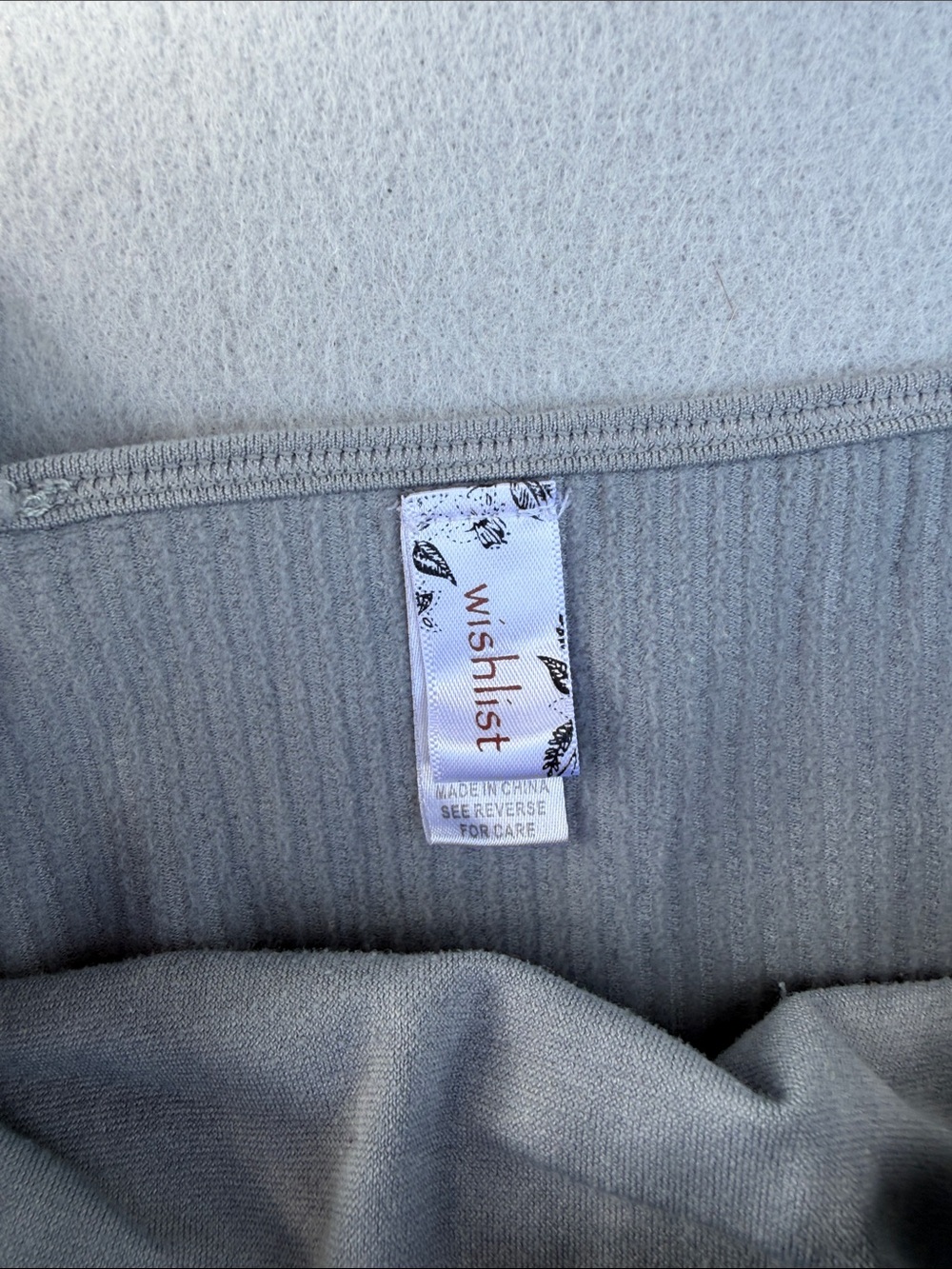 Wishlist Gray Ribbed V-Neck Tank Top - Picture 3 of 4